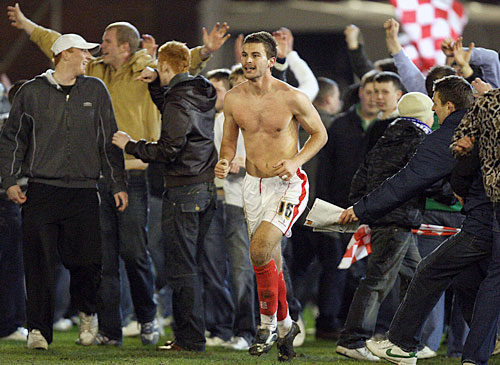 �������