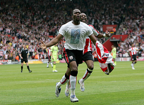 ����� ����