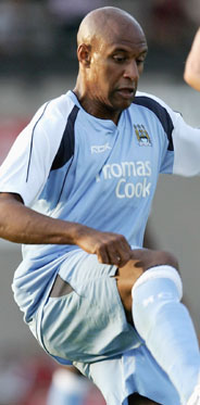 ����� ����