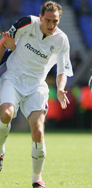 ����� ����