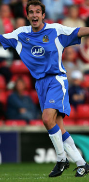 ����� ����